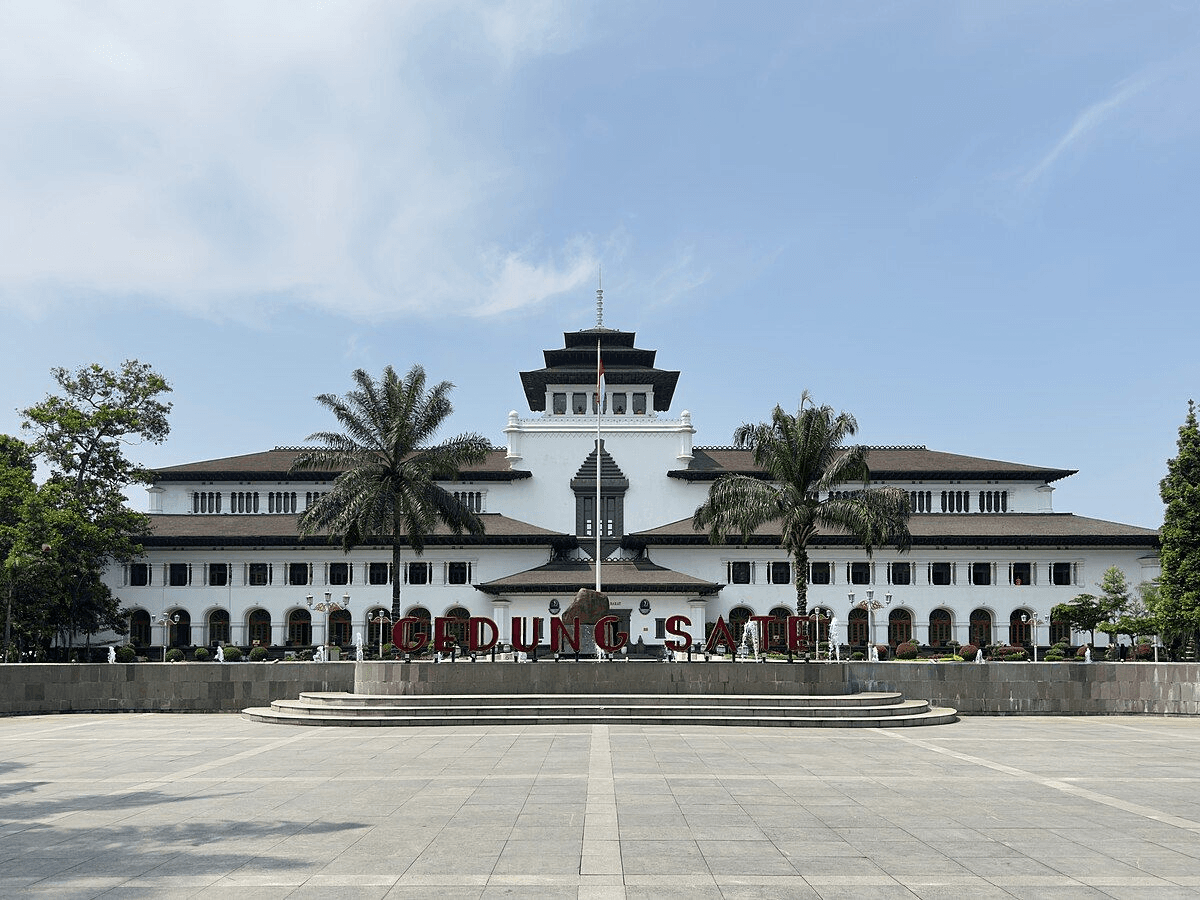 Rental Mobil Bandung Syasya - Gedung Sate